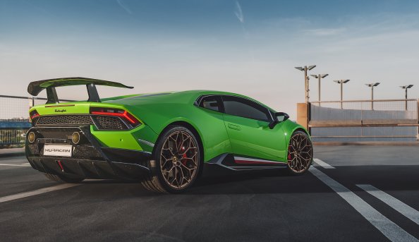 Green Lamborghini Huracan Performante 4k 2020