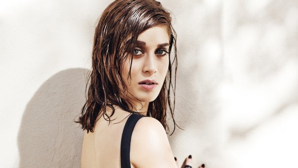 Lizzy Caplan Elle