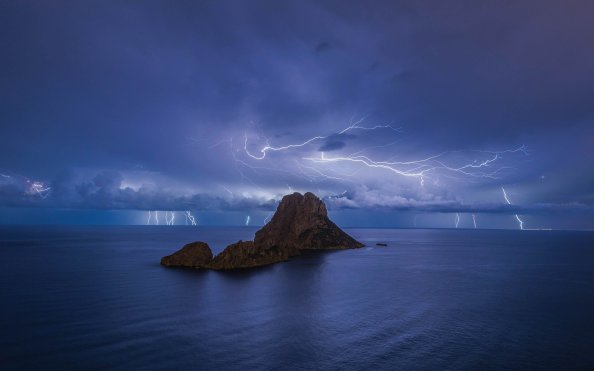 Lightining Over Mountains