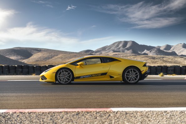 Yellow Lamborghini Huracan 8k