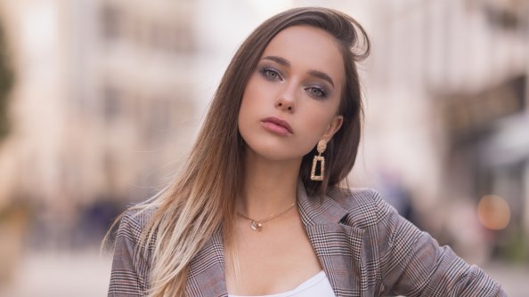 Preety Blonde Girl Outdoor 4k