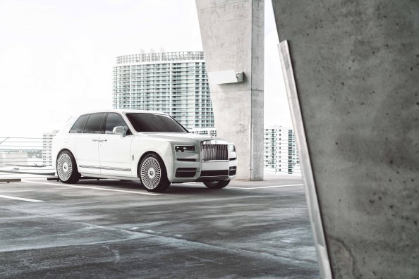 White Rolls Royce Cullinan 8k 2020