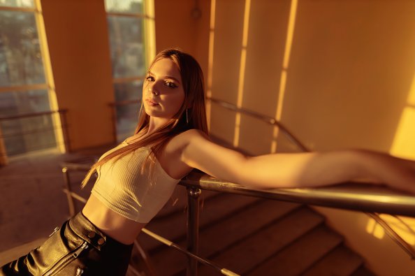 Model Portrait Stairs Sunlight 4k