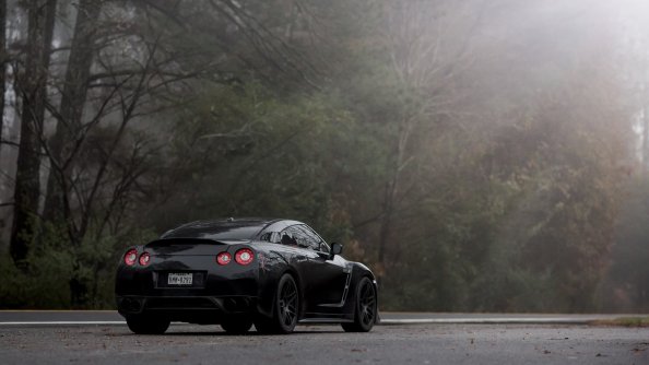 Nissan GTR Black Road